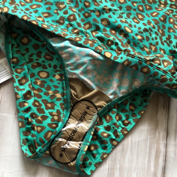 Echo Cheetah skirted bathing bottom / Medium NWT - Picture 8 of 9